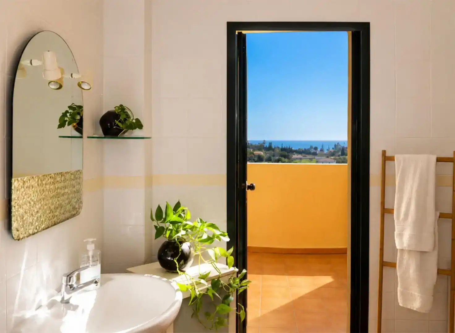 Baño de Dúplex en venta en Estepona con Piscina