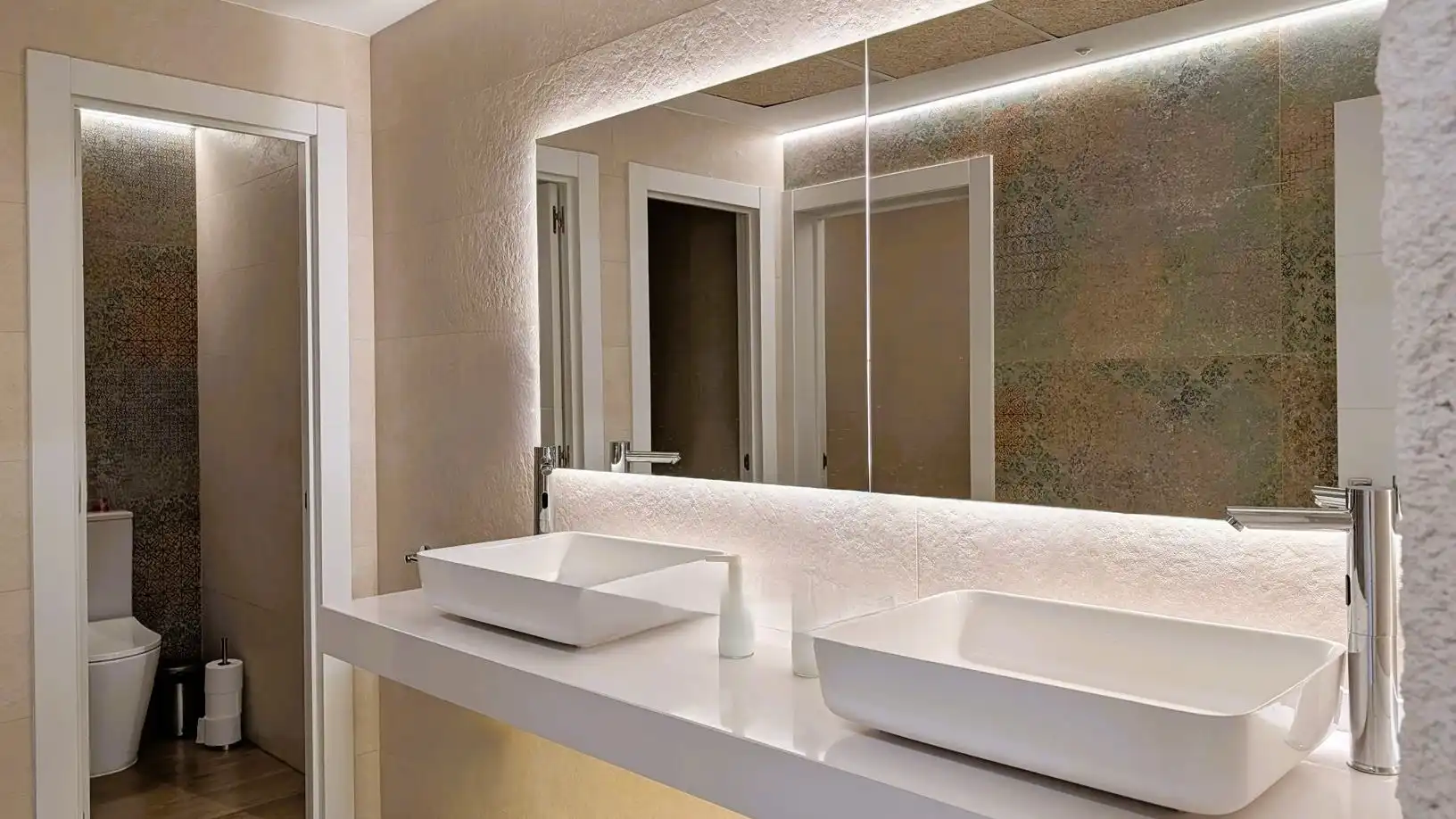 Baño de Oficina de alquiler en Barcelona con Aire acondicionado, Calefacción y Internet