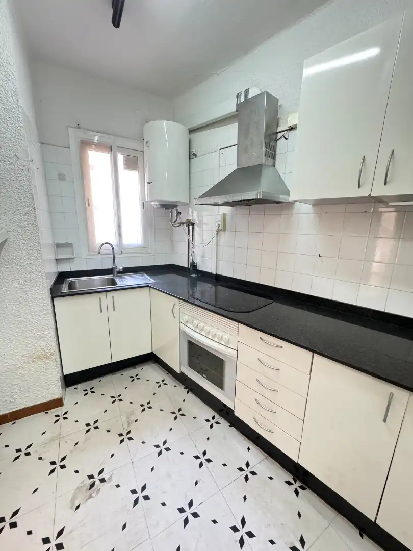 Küche von Wohnung zum Verkauf in Barcelona mit Alarm