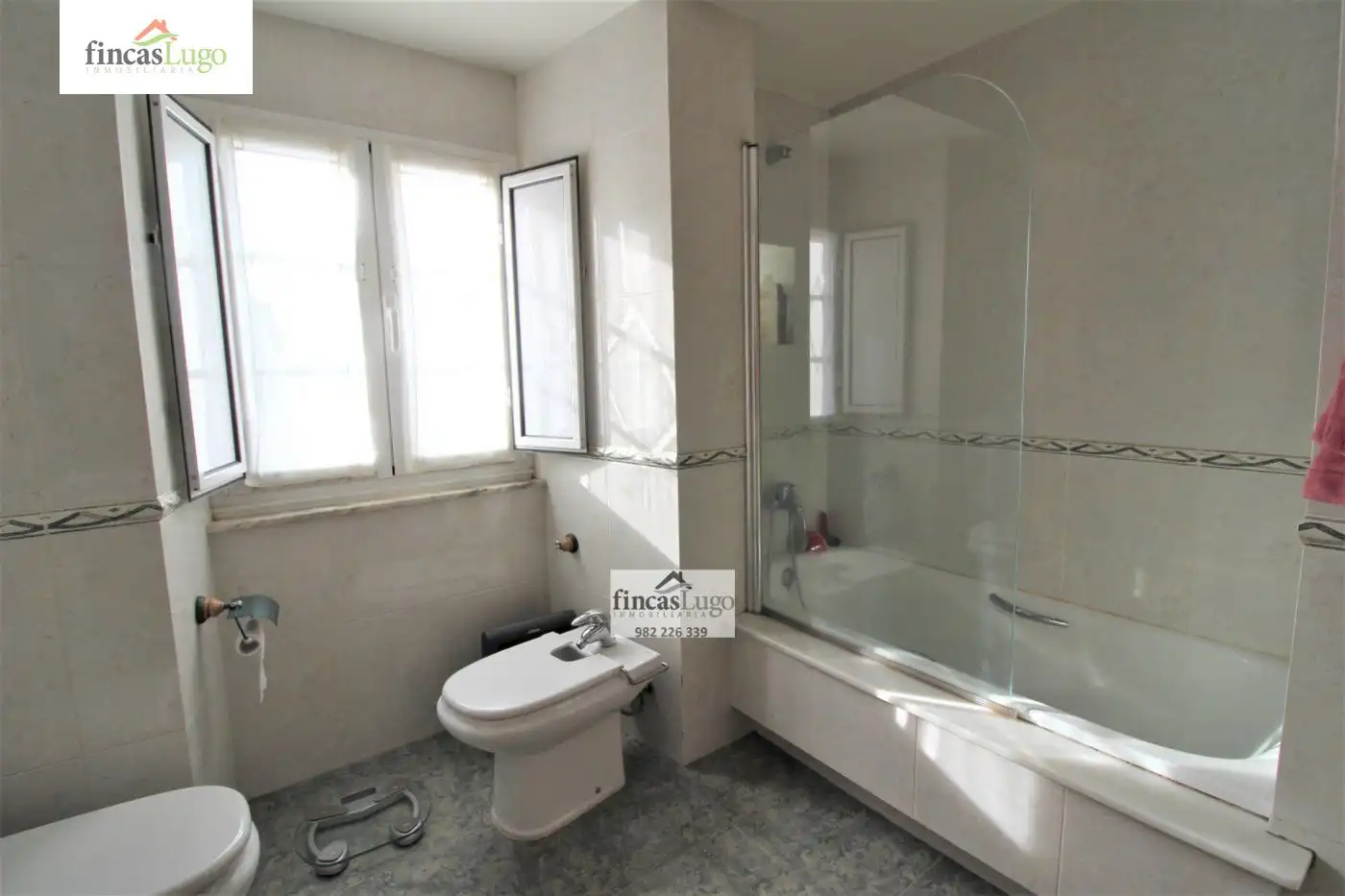 Baño de Casa o chalet en venta en Lugo con Jardín privado, Terraza y Trastero