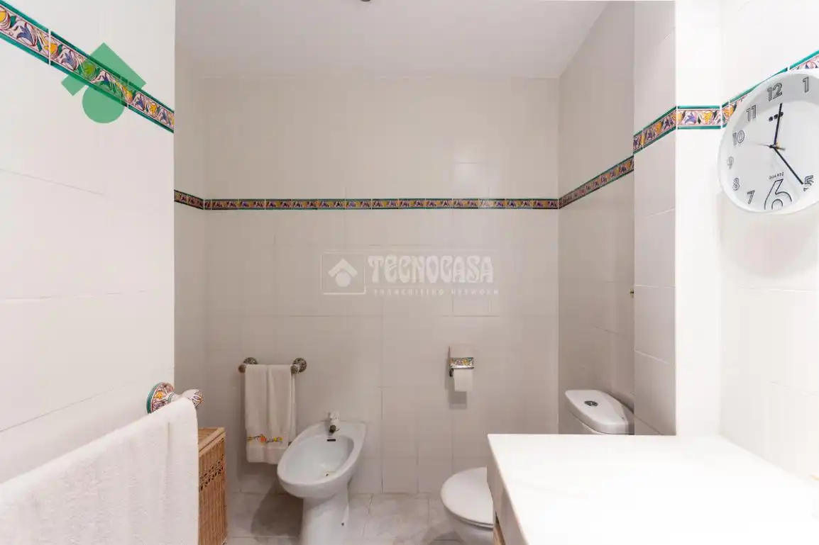 Bathroom of Flat for sale in Vélez-Málaga  with Community pool