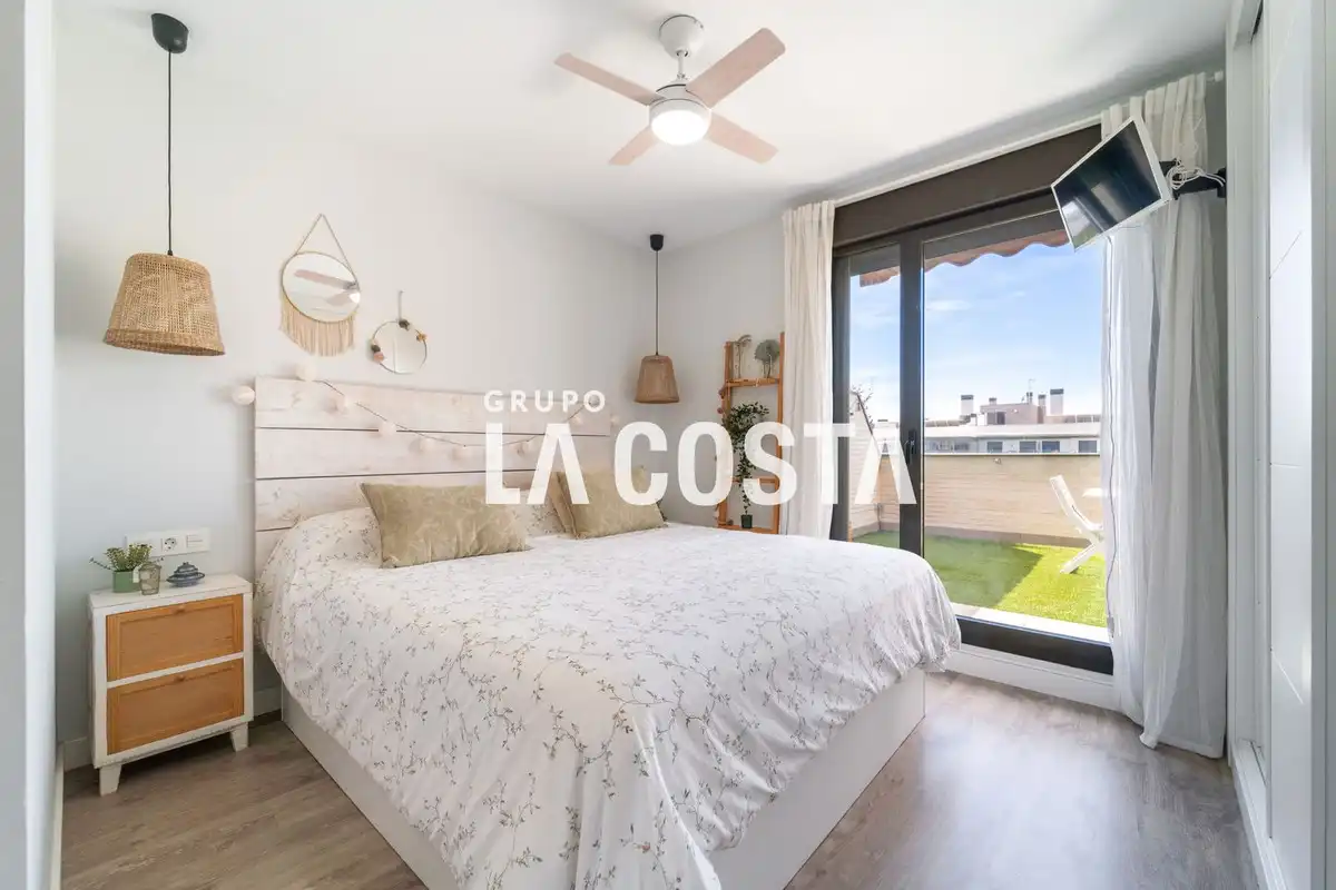 Habitación de Ático en venta en Torremolinos con Aire acondicionado, Terraza y Trastero