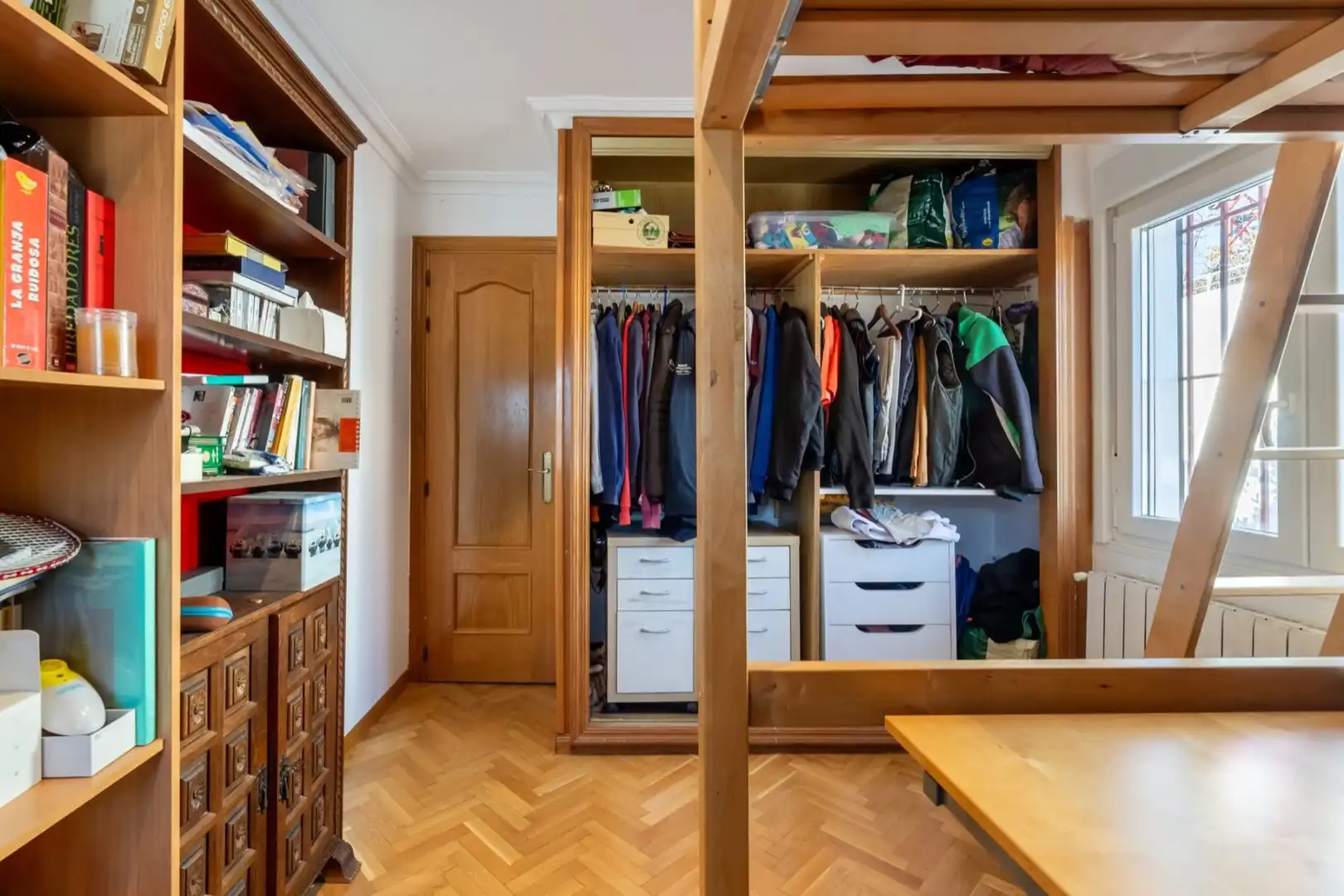 Habitación de Casa adosada en venta en Madrid con Aire acondicionado, Calefacción y Jardín privado