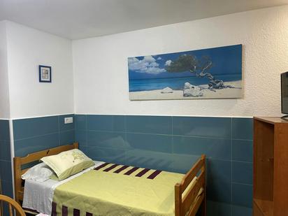 Dormitori de Pis de lloguer en L'Hospitalet de Llobregat amb Aire condicionat, Calefacció i Moblat