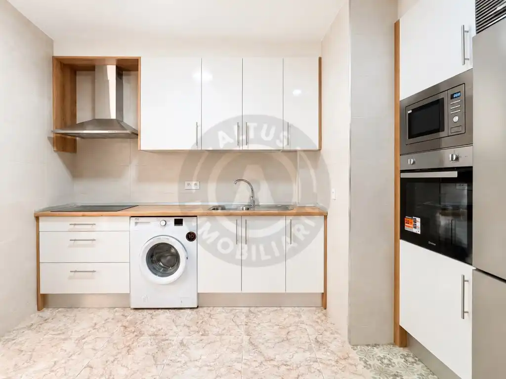 Cocina de Piso de alquiler en Cáceres con Amueblado, Lavadora y Microondas