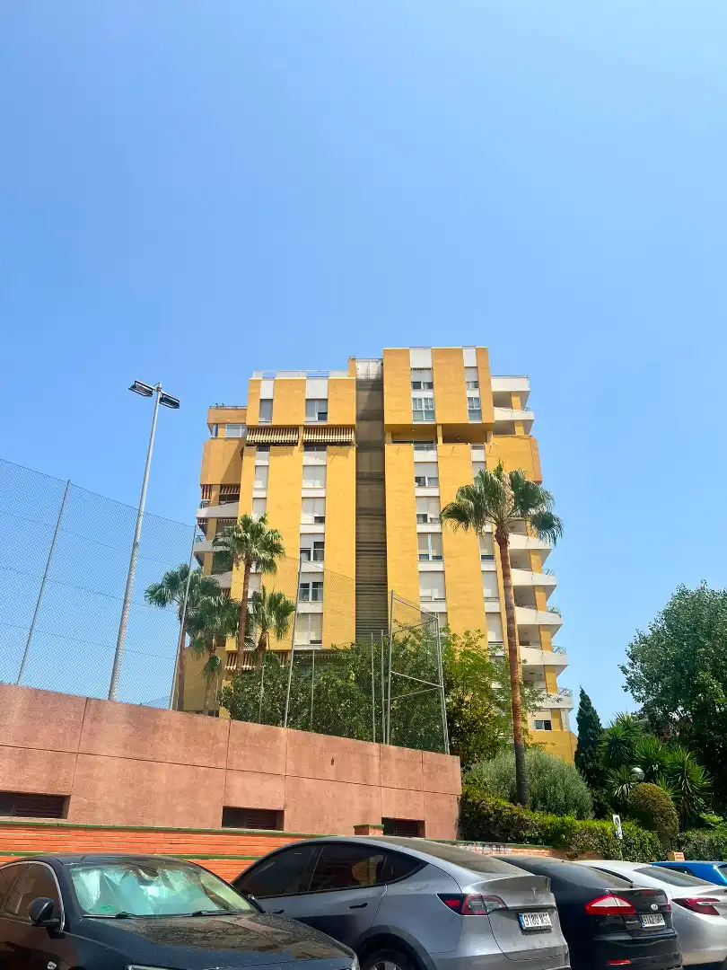 Flat with pool for sale in Carrer Gran Khan 2