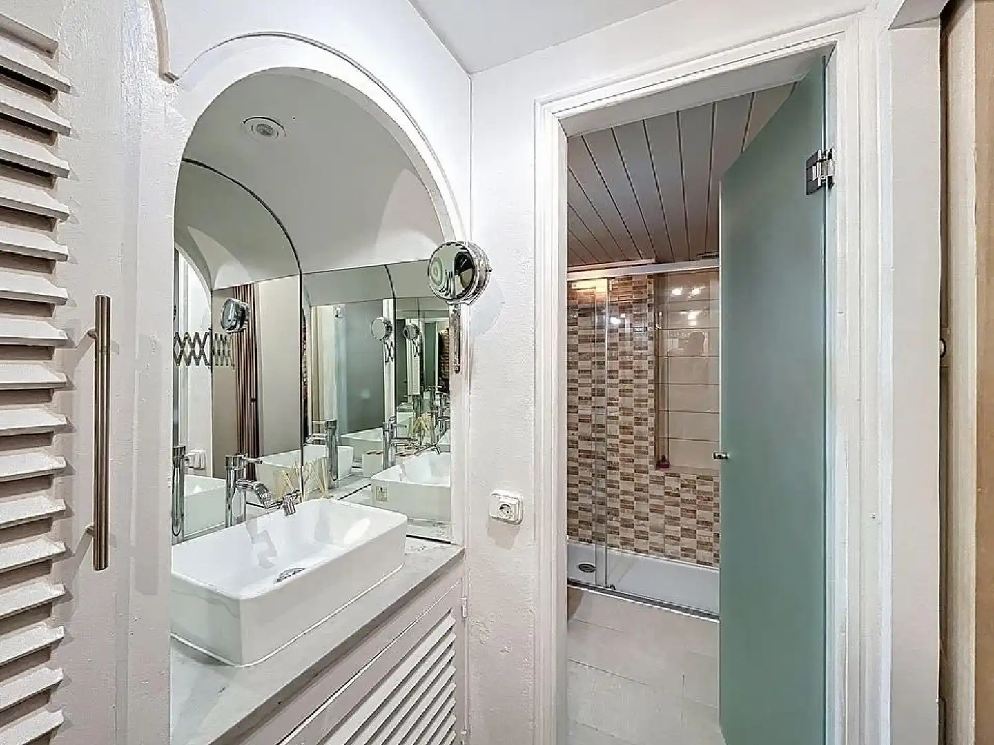 Bathroom of Apartments for sale in Roses  with Air Conditioner, Heating and Balcony