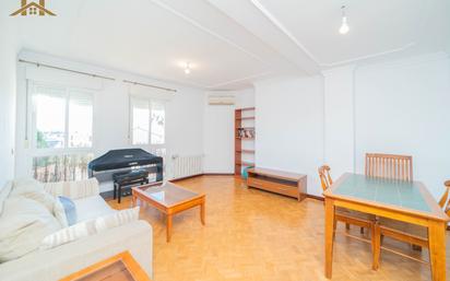 Living room of Flat for sale in Las Rozas de Madrid  with Air Conditioner, Heating and Parquet flooring