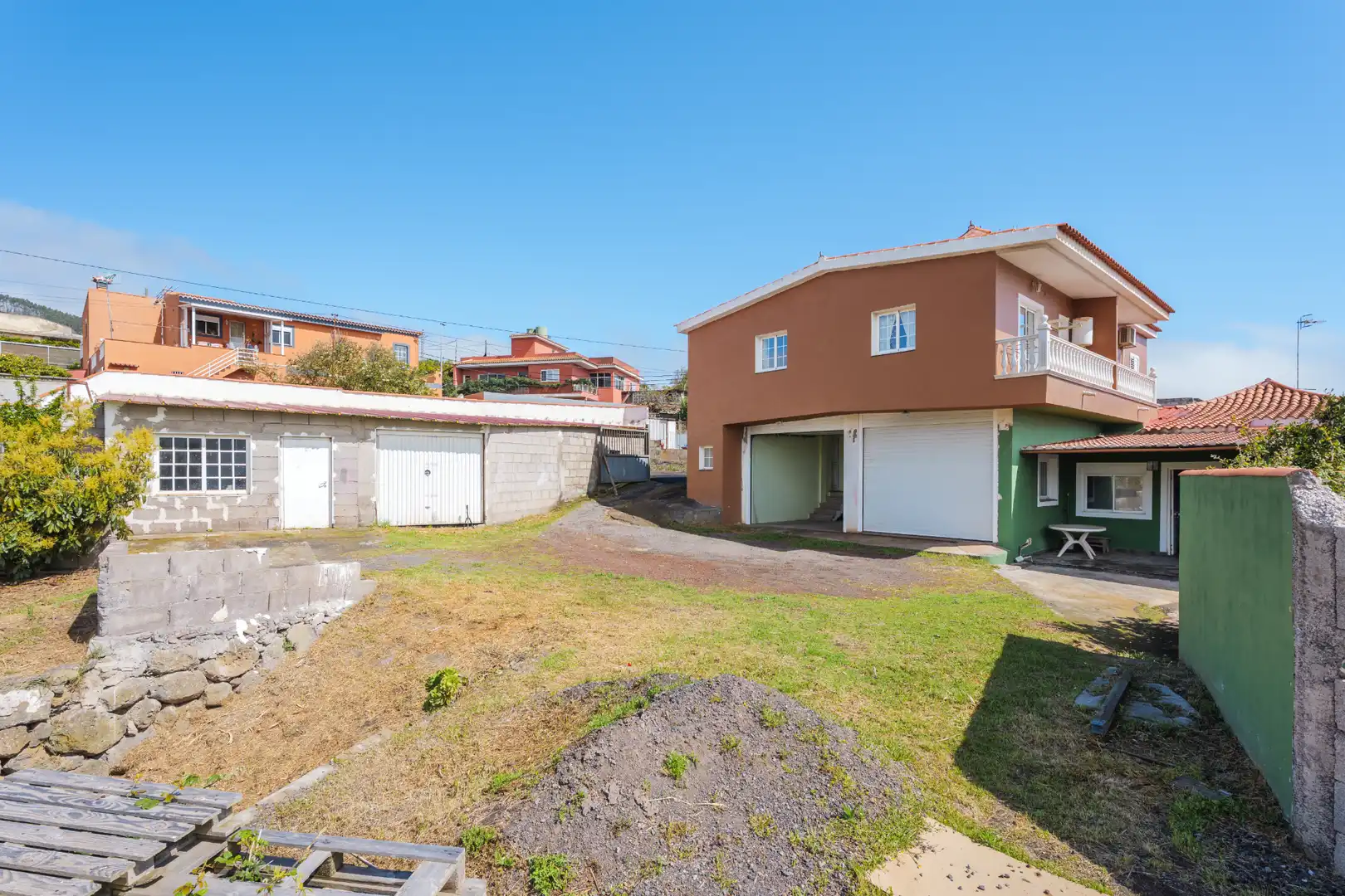 Vista exterior de Casa o xalet en venda en El Rosario amb Jardí privat, Terrassa i Forn
