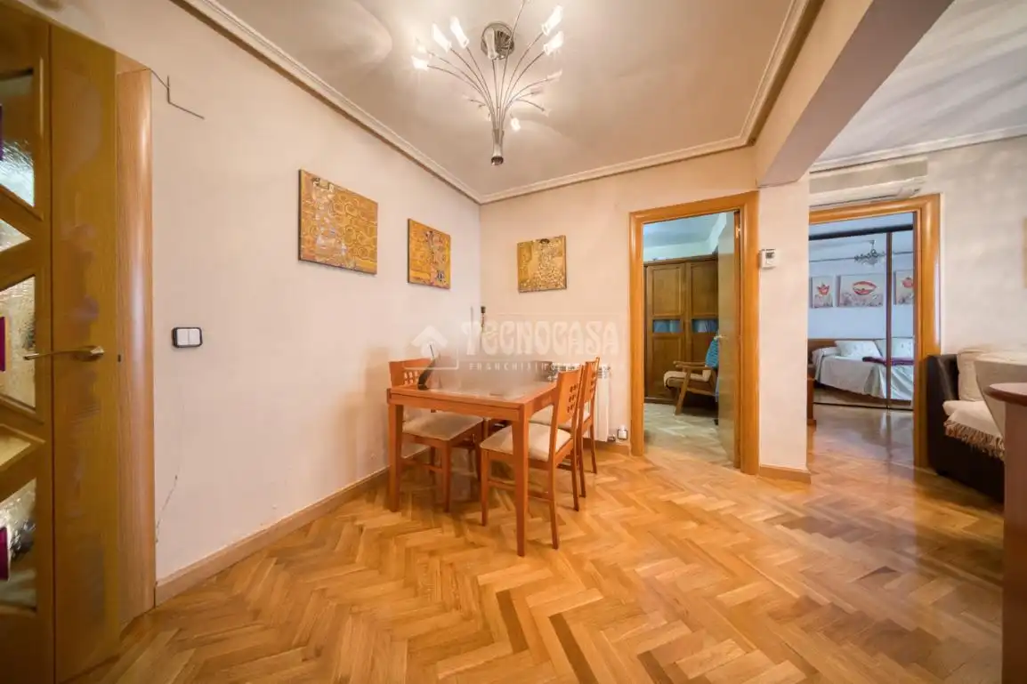 Comedor de Piso en venta en Valladolid con Calefacción, Terraza y Trastero