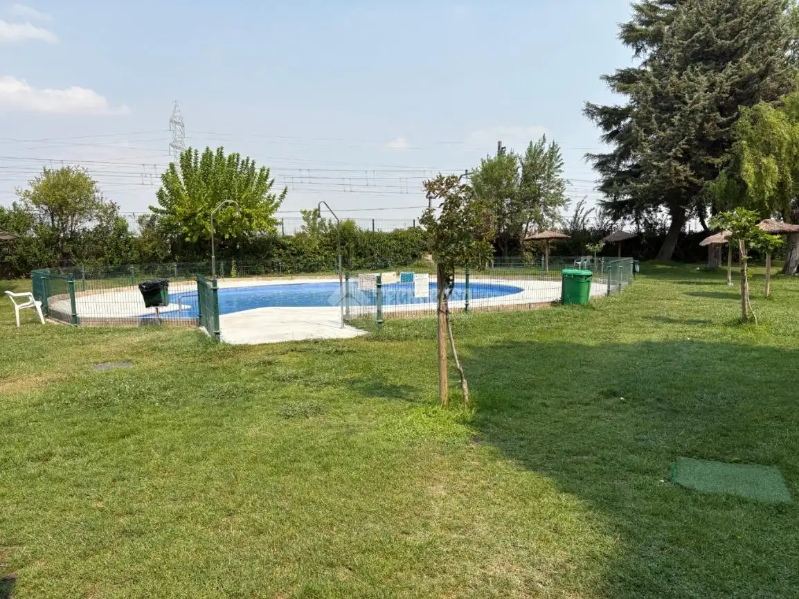 Piscina de Piso en venta en Humanes de Madrid con Calefacción, Terraza y Piscina comunitaria