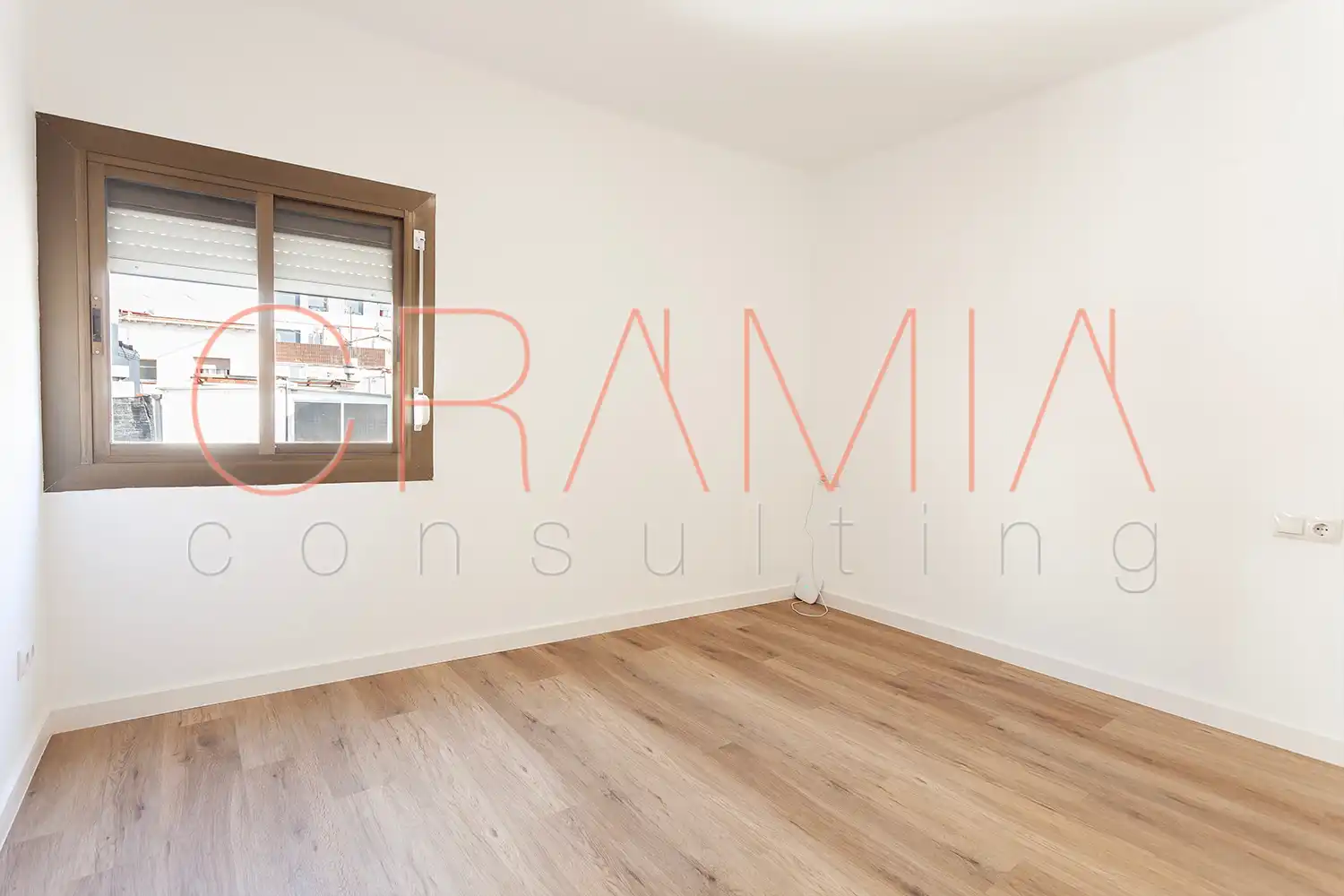 Habitación de Piso en venta en L'Hospitalet de Llobregat con Terraza, Horno y Balcón