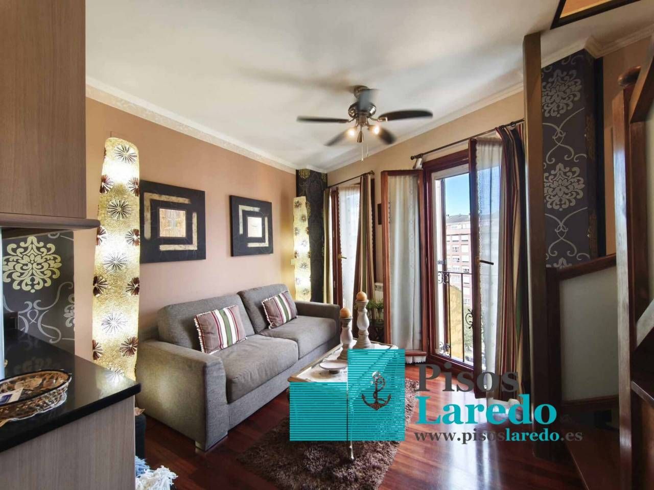 Sala d'estar de Pis en venda en Laredo amb Calefacció i Moblat