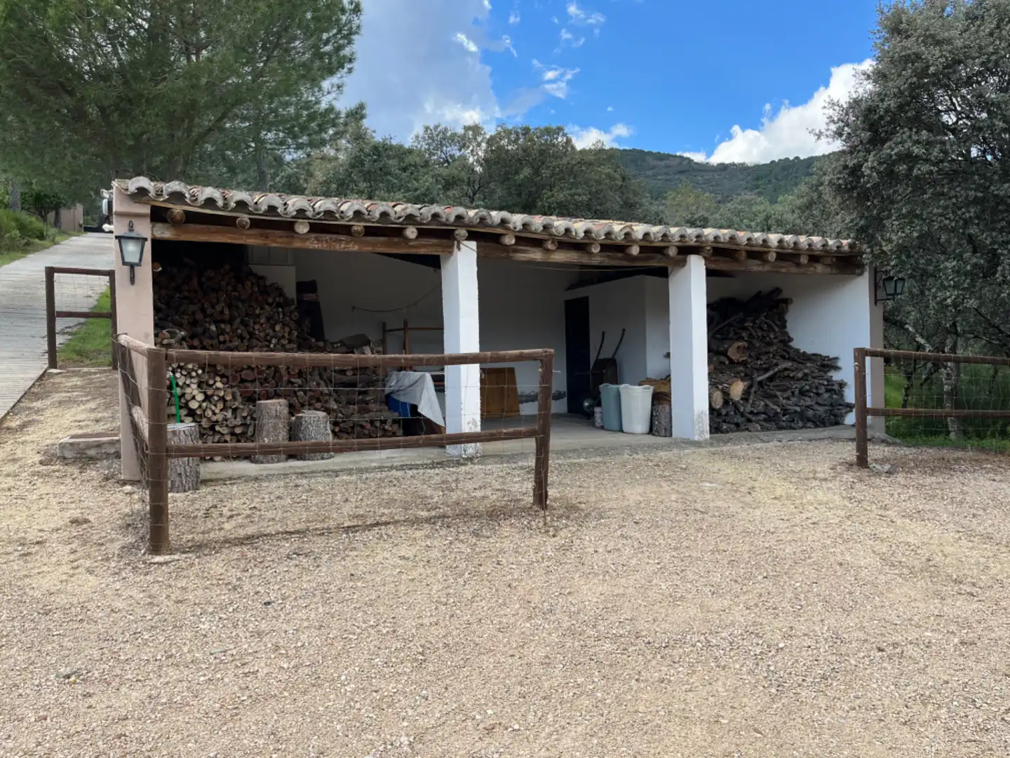 Vista exterior de Casa o chalet en venta en Los Navalucillos con Aire acondicionado, Calefacción y Jardín privado