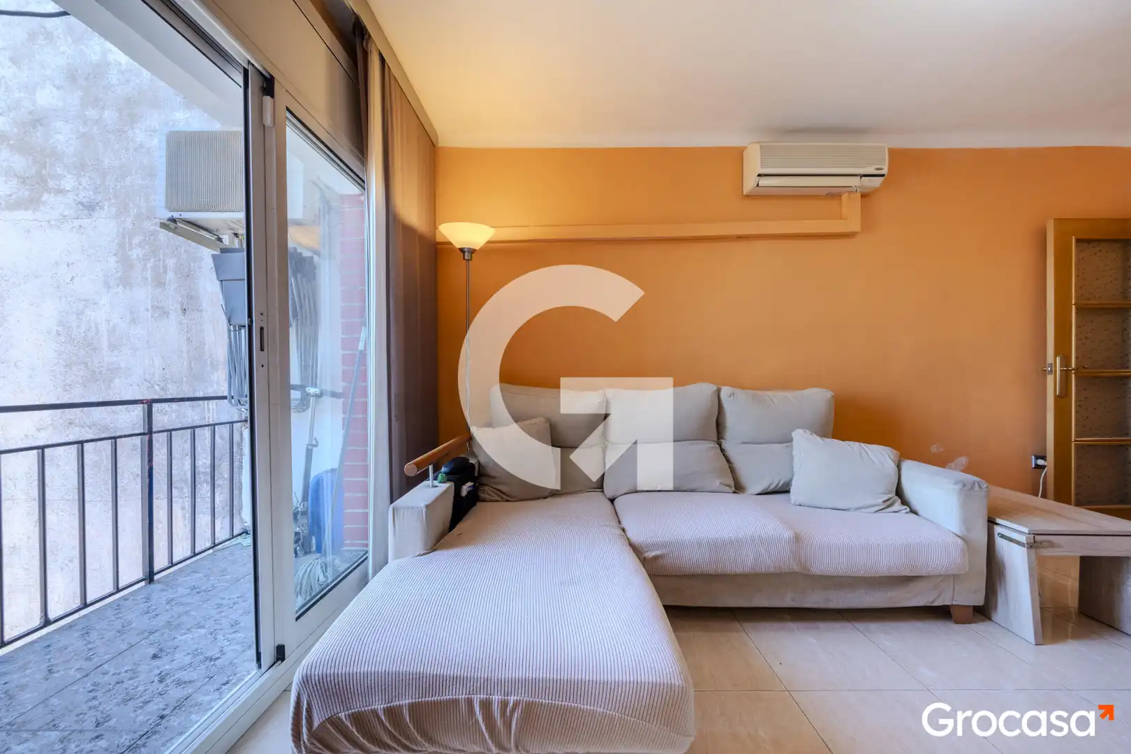 Sala d'estar de Pis en venda en Barcelona amb Aire condicionat i Balcó