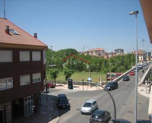 Vista exterior de Dúplex en venda en León Capital  amb Terrassa