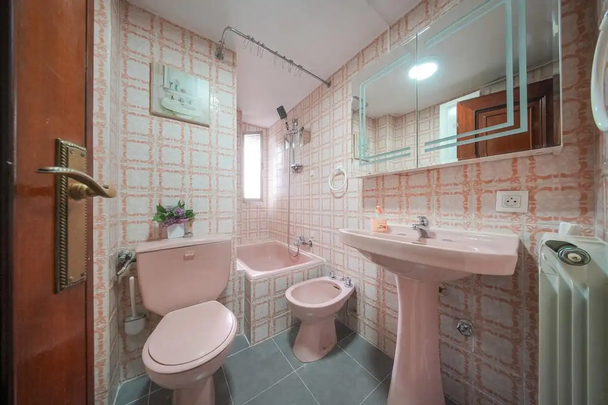 Bathroom of Flat for sale in Madrid  with Heating, Private garden and Terrace