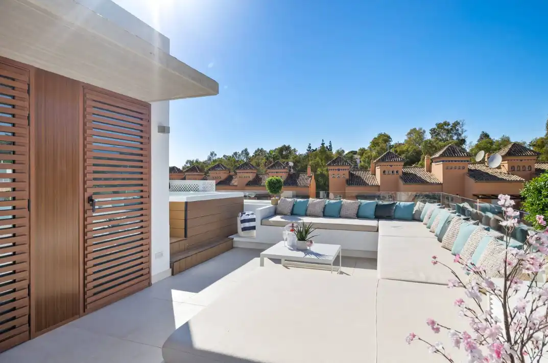 Terrassa de Casa adosada de lloguer en Marbella amb Aire condicionat, Calefacció i Jardí privat