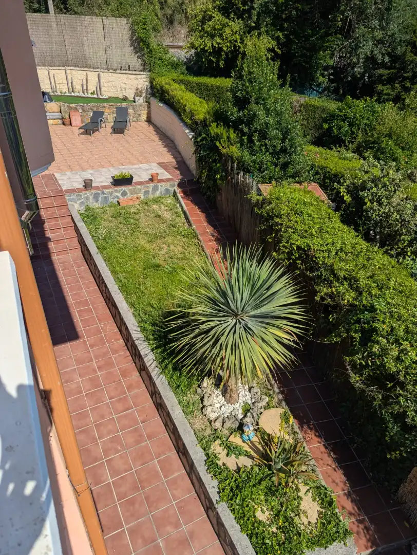 Garten von Einfamilien-Reihenhaus zum Verkauf in Amorebieta-Etxano mit Privatgarten, Terrasse und Balkon