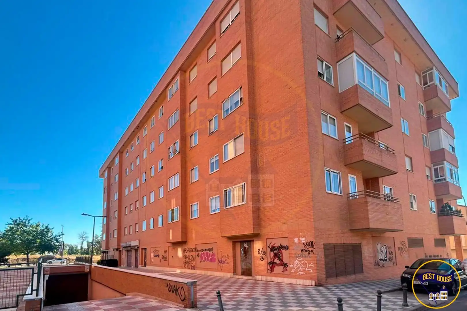 Vista exterior de Local en venta en Cuenca