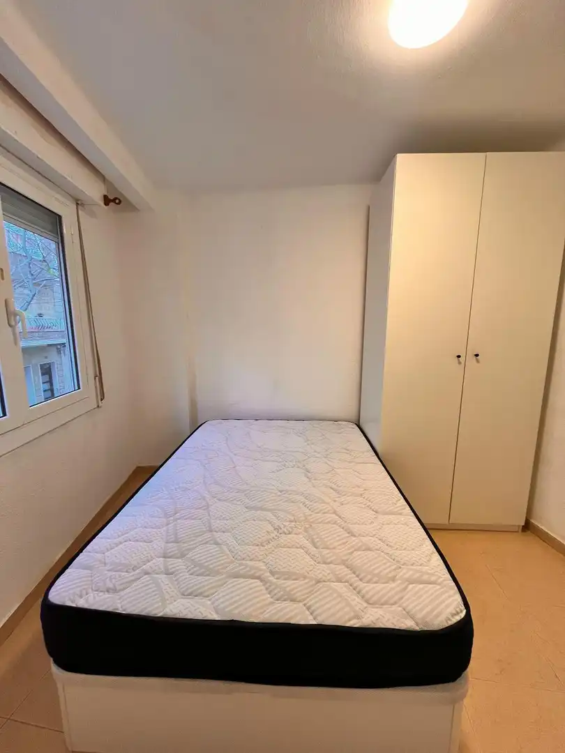 Bedroom of Flat for share in L'Hospitalet de Llobregat  with Heating, Furnished and Washing machine