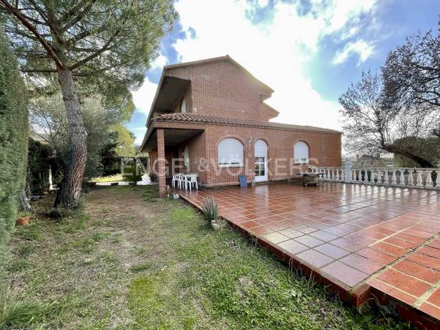Casa-chalet en Venta en Cerro Alarcón