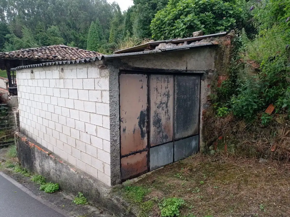 Vista exterior de Casa o xalet en venda en Sariego amb Traster