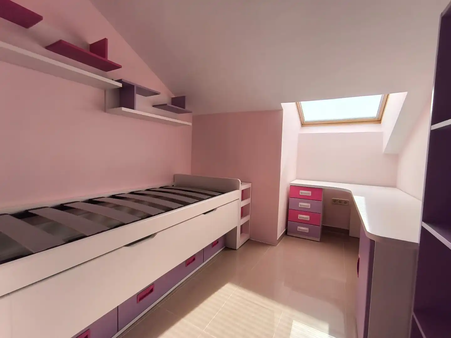 Habitación de Dúplex en venta en Sevilla la Nueva con Aire acondicionado, Calefacción y Terraza