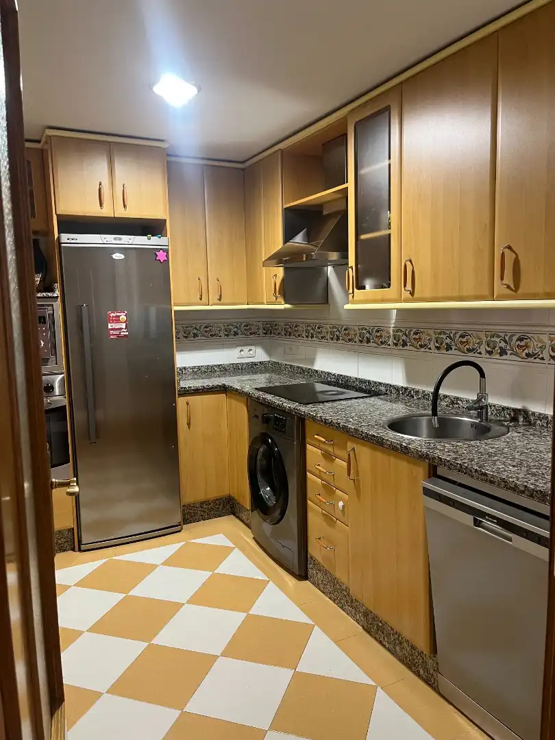 Cuina de Casa adosada en venda en Monterrubio de Armuña amb Calefacció, Jardí privat i Parquet