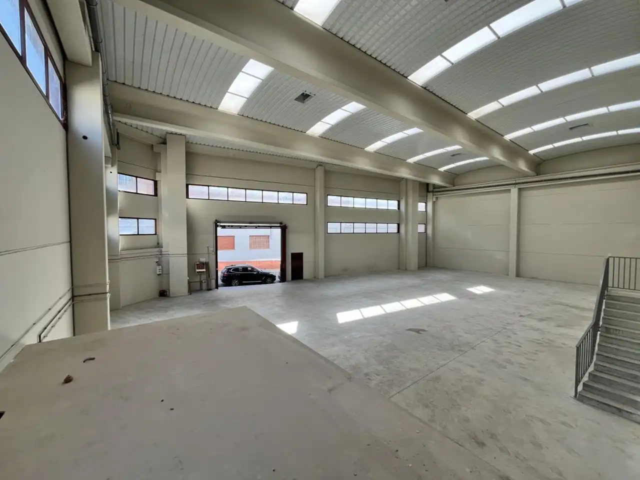 Nau industrial de lloguer en Cerdanyola del Vallès amb Alarma