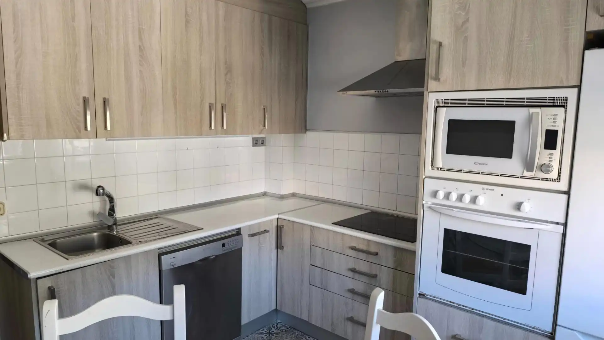 Kitchen of Flat for sale in Santiago de Compostela   with Heating, Private garden and Storage room