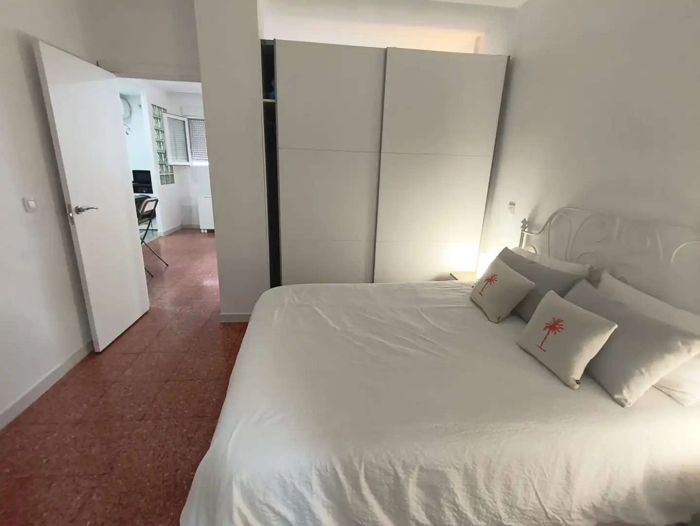 Dormitori de Apartament de lloguer en Las Palmas de Gran Canaria amb Moblat, Rentadora i Microones