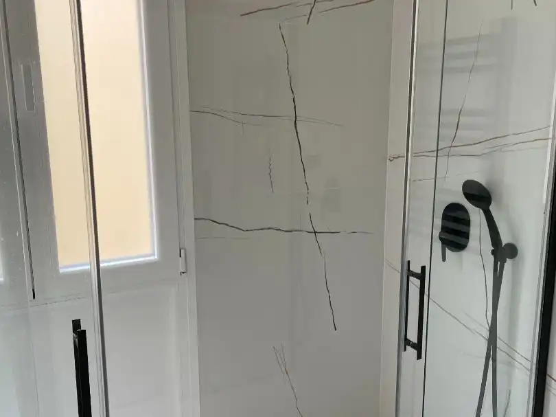 Badezimmer von Wohnung zur Miete in  Madrid Capital mit Klimaanlage, Terrasse und Balkon