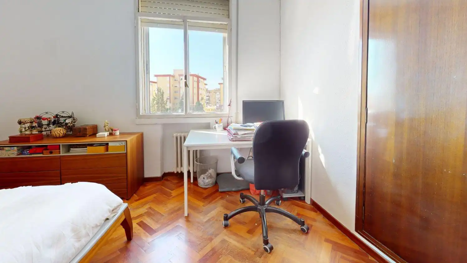 Bedroom of Flat for sale in Sevilla  with Air Conditioner and Terrace