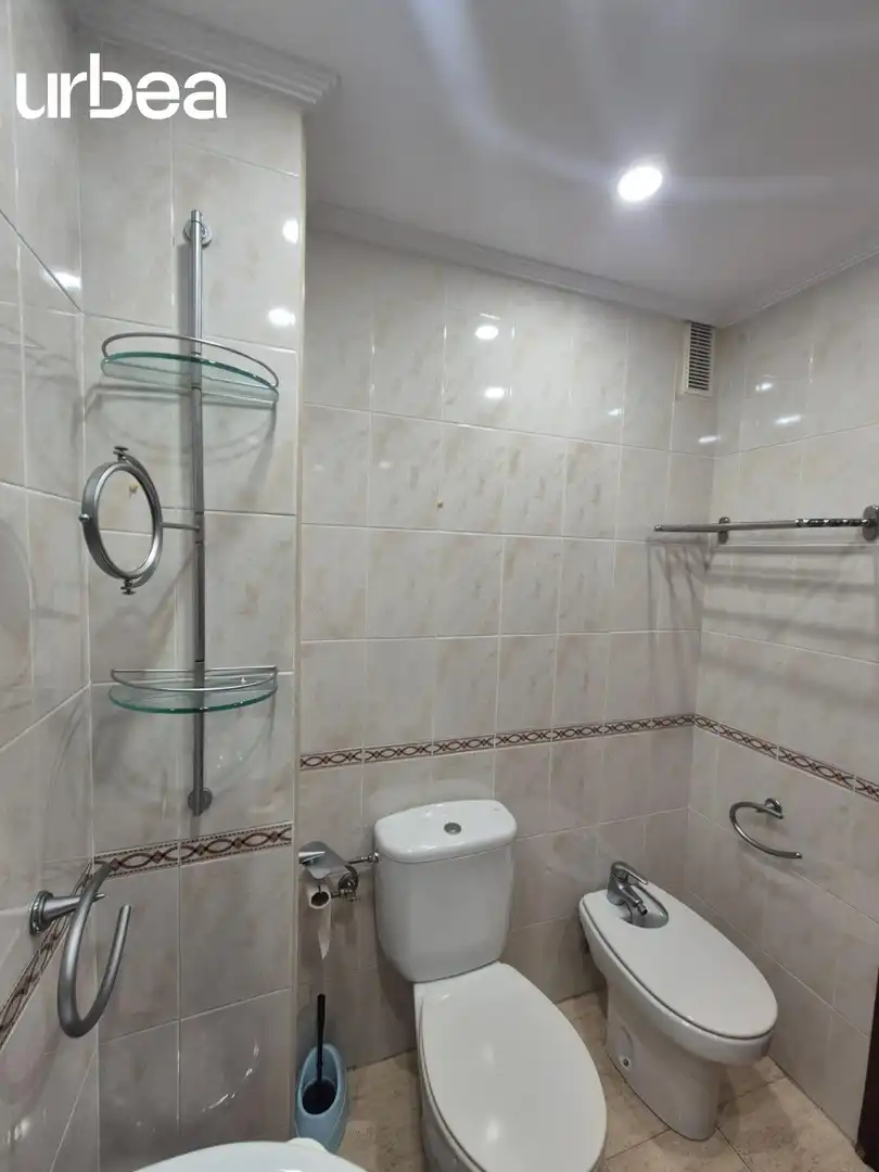 Baño de Piso de alquiler en Málaga con Calefacción, Amueblado y Balcón