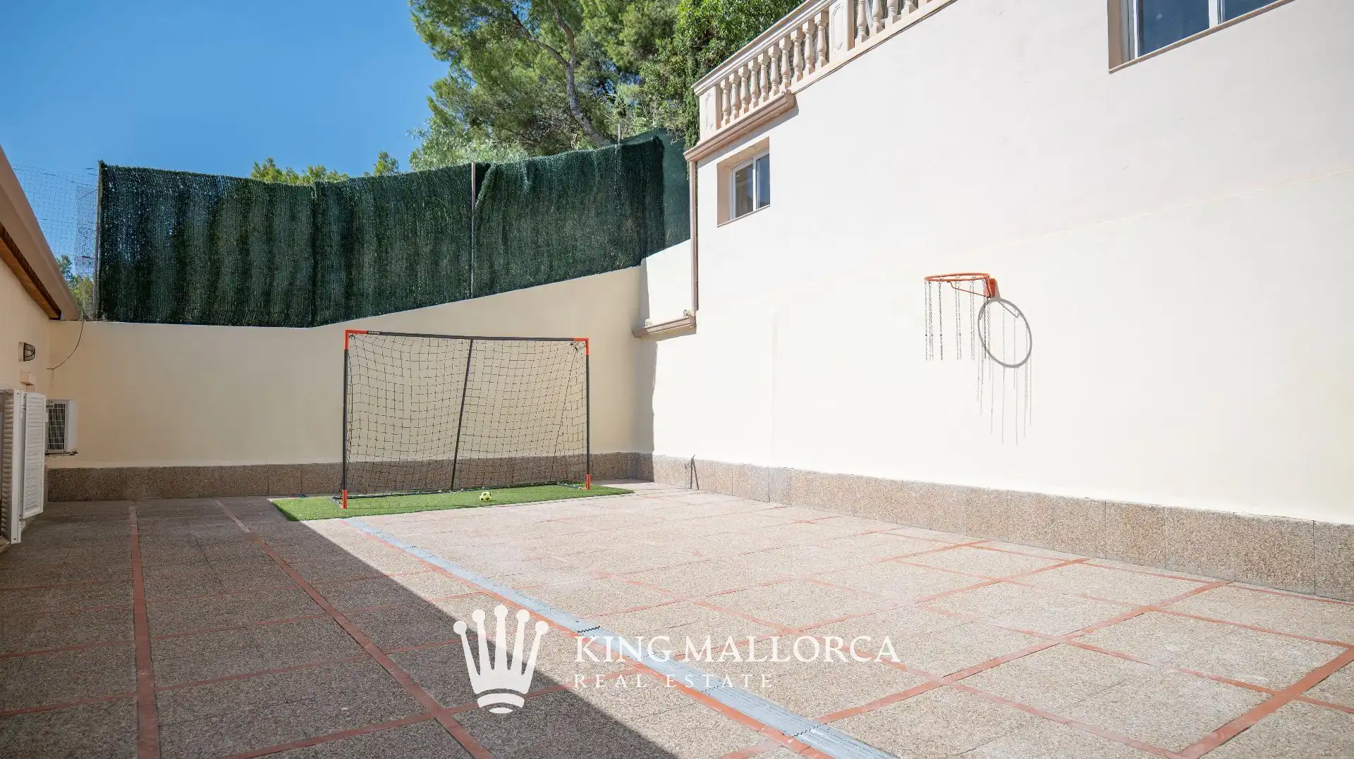 Terrasse von Einfamilien-Reihenhaus zum Verkauf in Calvià mit Klimaanlage, Heizung und Privatgarten