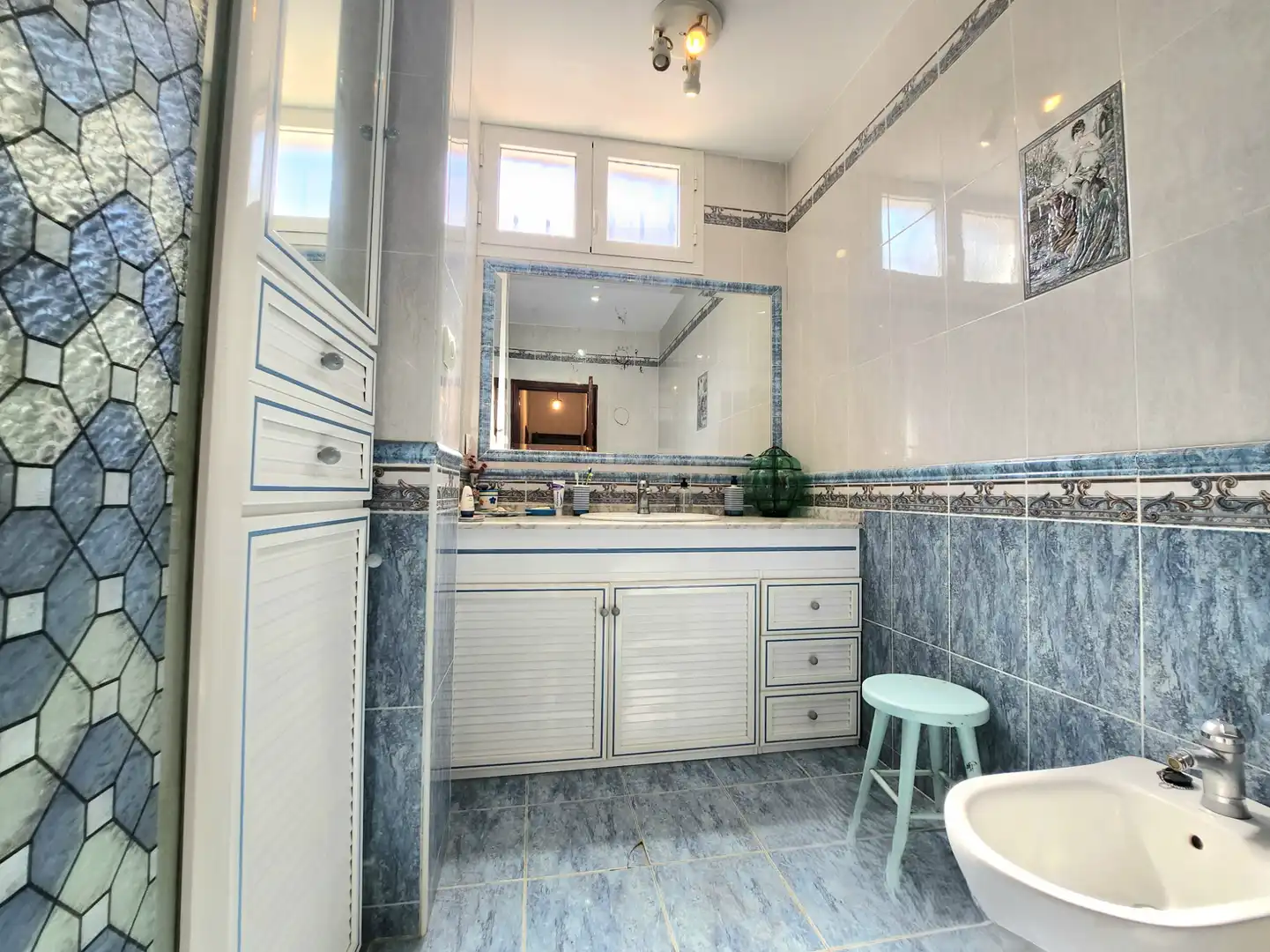 Badezimmer von Haus oder Chalet zum Verkauf in Alcalá de Guadaira mit Privatgarten, Terrasse und Abstellraum