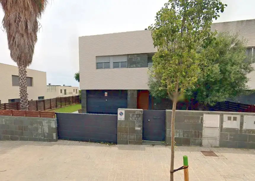 Vista exterior de Casa adosada en venta en Mataró con Aire acondicionado, Calefacción y Jardín privado
