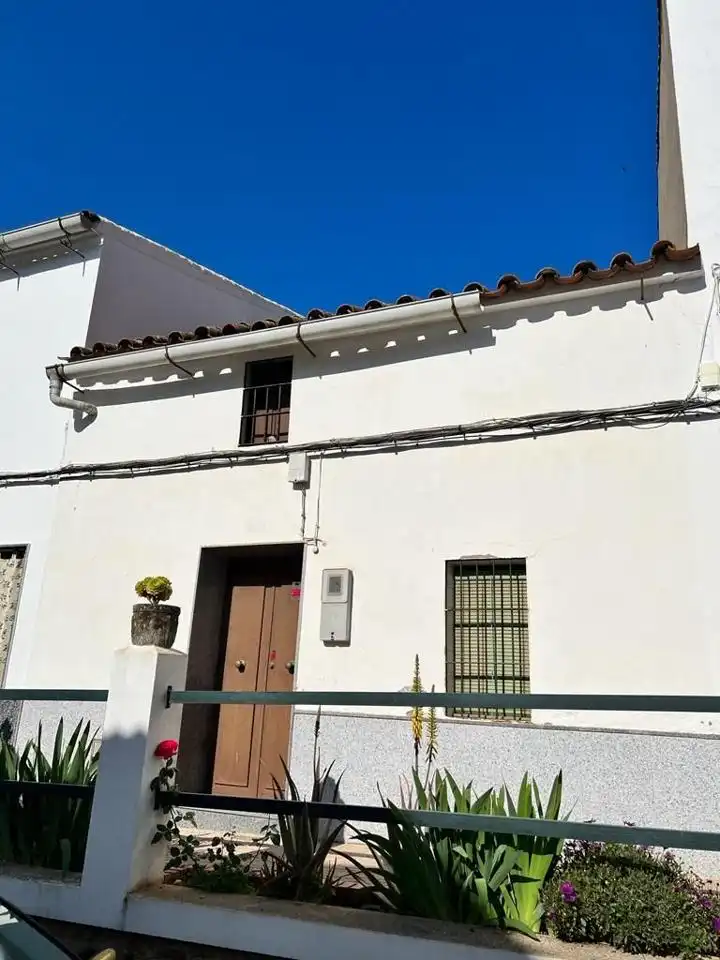 Vista exterior de Planta baja en venta en Villaviciosa de Córdoba