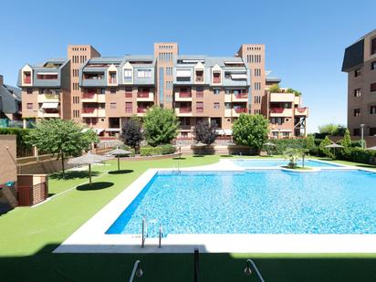 Piscina de Pis en venda en  Granada Capital amb Calefacció, Jardí privat i Terrassa