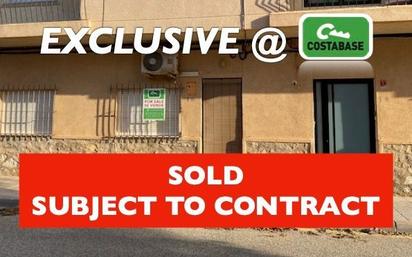 Vista exterior de Apartament en venda en Pilar de la Horadada amb Jardí privat