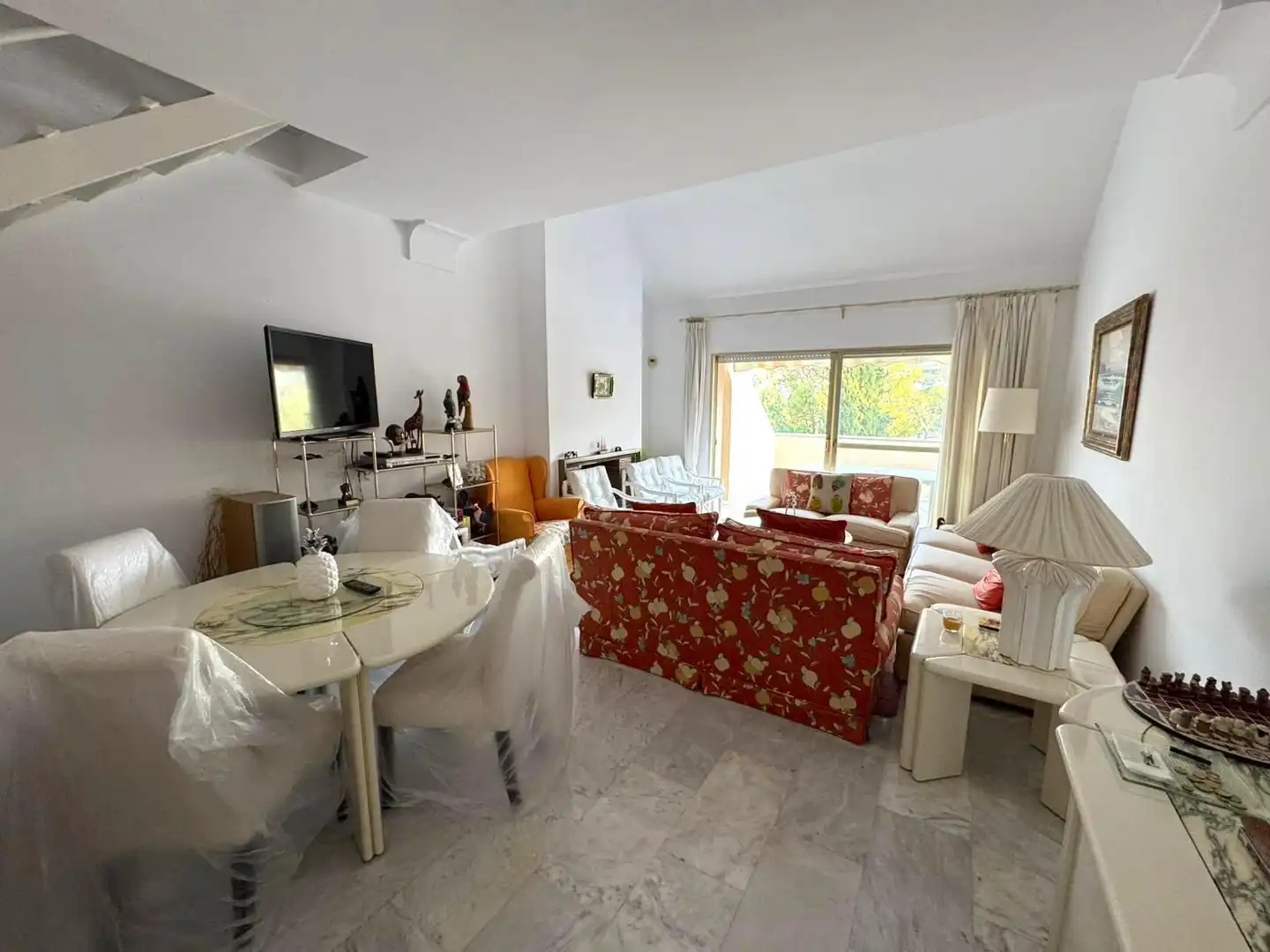Sala de estar de Dúplex en venta en Marbella con Aire acondicionado, Terraza y Amueblado