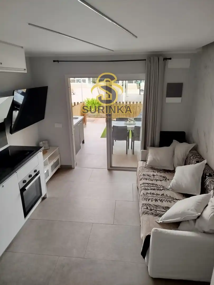 Sala d'estar de Dúplex de lloguer en San Bartolomé de Tirajana amb Aire condicionat, Terrassa i Piscina