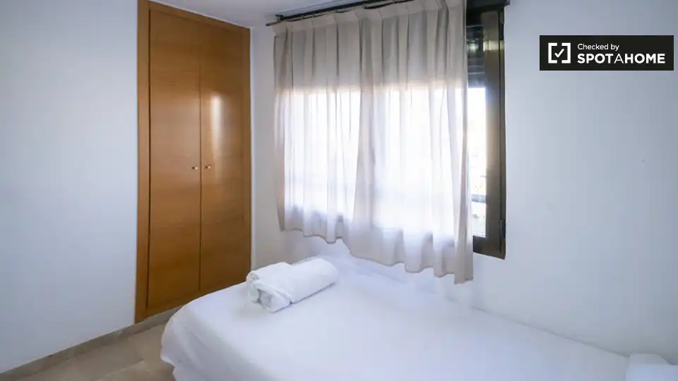 Bedroom of Flat for rent in Valencia  with Air Conditioner, Heating and Furnished