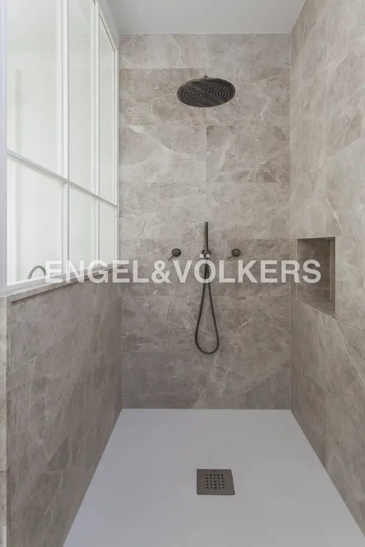 Badezimmer von Dachboden zur Miete in Madrid mit Klimaanlage, Heizung und Balkon