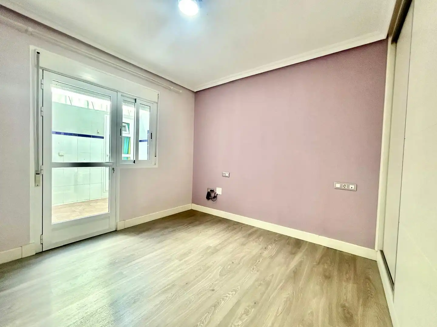 Habitación de Casa adosada en venta en Roquetas de Mar con Aire acondicionado, Calefacción y Jardín privado
