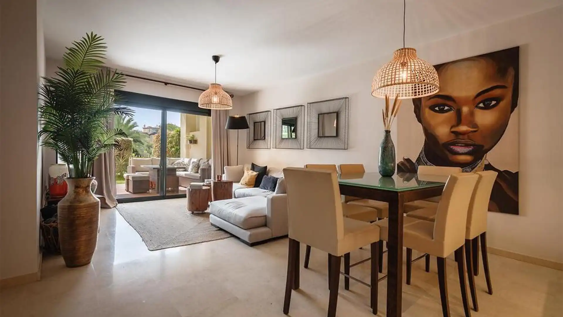 Sala de estar de Planta baja de alquiler en Marbella con Aire acondicionado, Jardín privado y Terraza