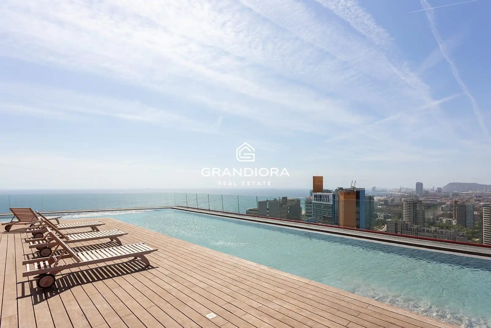 Piscina de Pis de lloguer en Barcelona amb Aire condicionat, Terrassa i Piscina