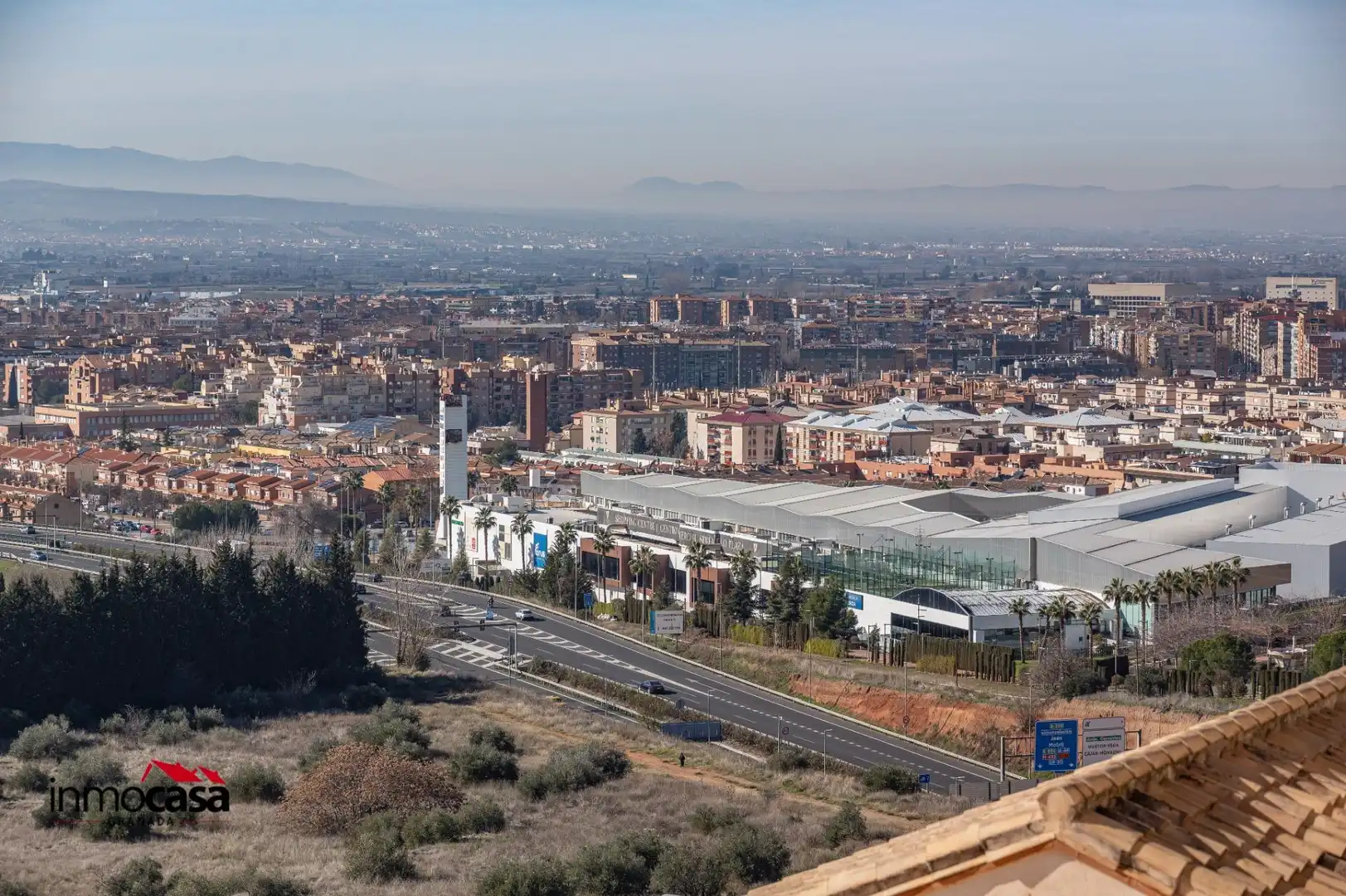 Vista exterior de Casa adosada en venda en Granada amb Terrassa