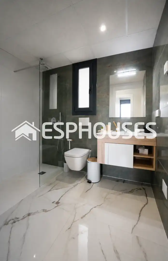 Bathroom of Attic for sale in Rojales  with Air Conditioner, Terrace and Storage room